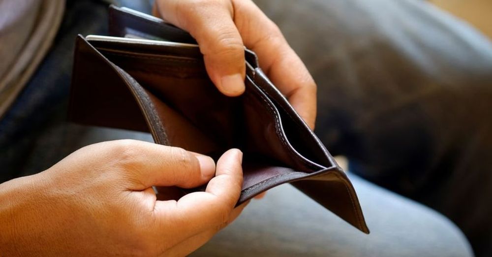 Man Receives A Generous Payout After Paying For A Woman’s Groceries