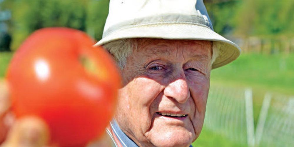 Mannon Gallegly Donates Tomato Seeds to Developing Countries