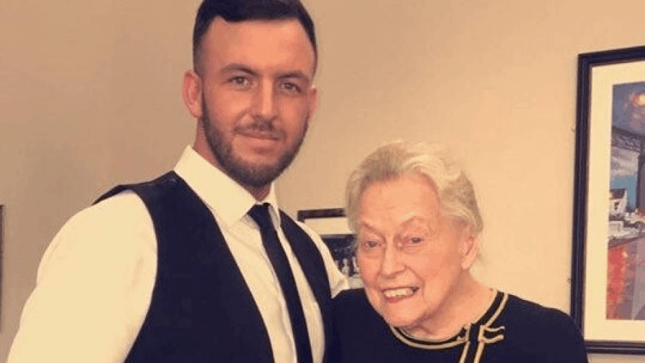 Senior With Dementia Covers Sinatra & Tops UK Charts